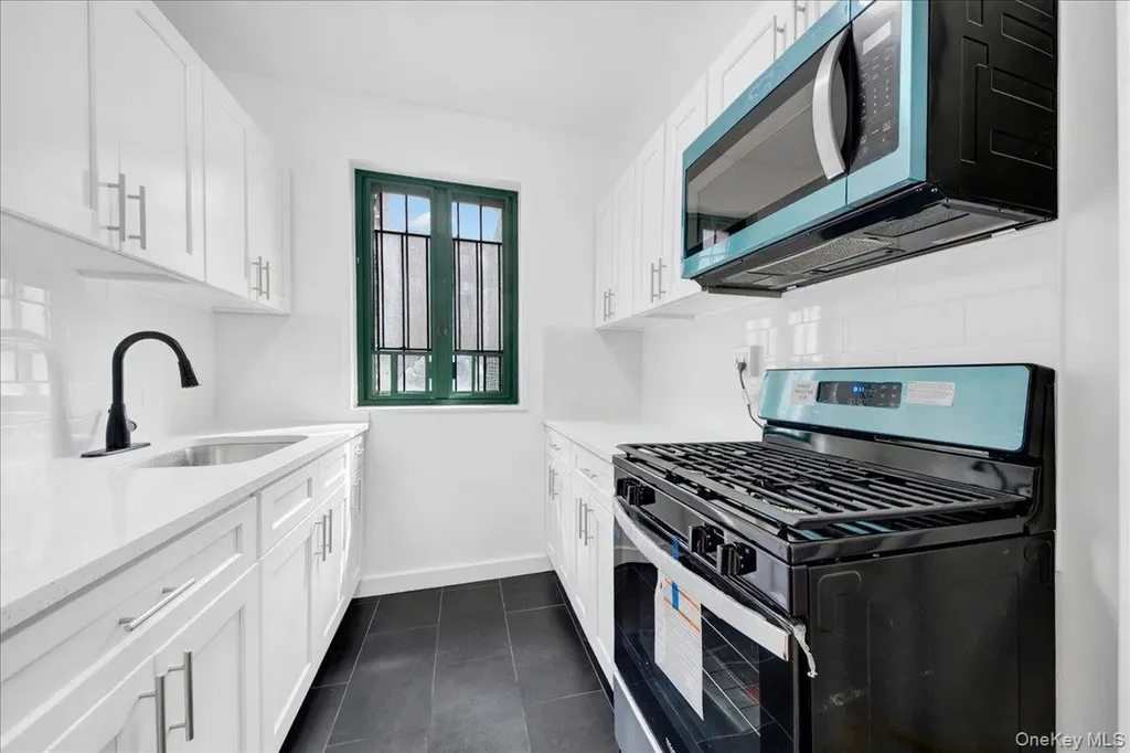 1569 Metropolitan Avenue Bronx NY 10462