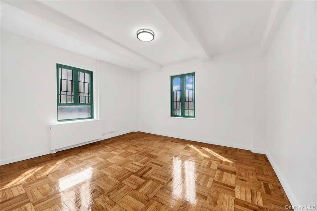 1569 Metropolitan Avenue Bronx NY 10462