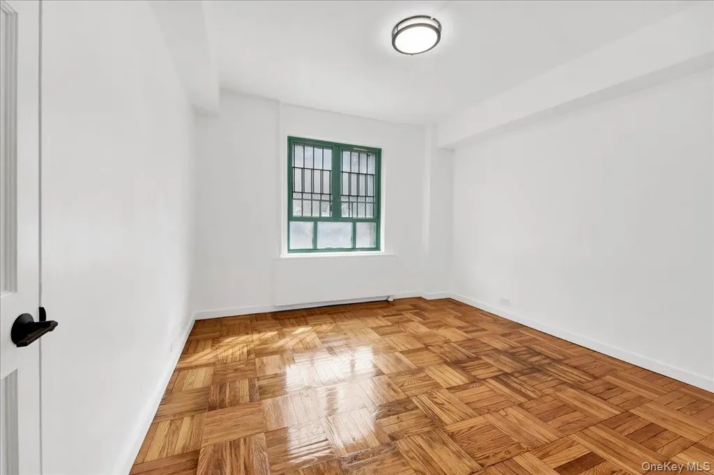 1569 Metropolitan Avenue Bronx NY 10462