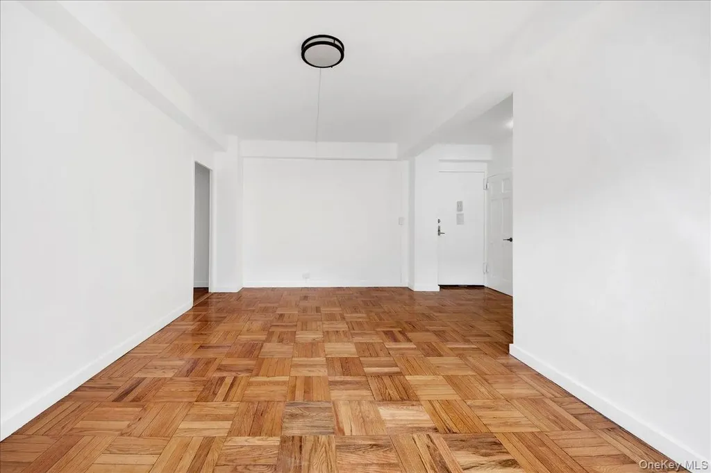 1569 Metropolitan Avenue Bronx NY 10462