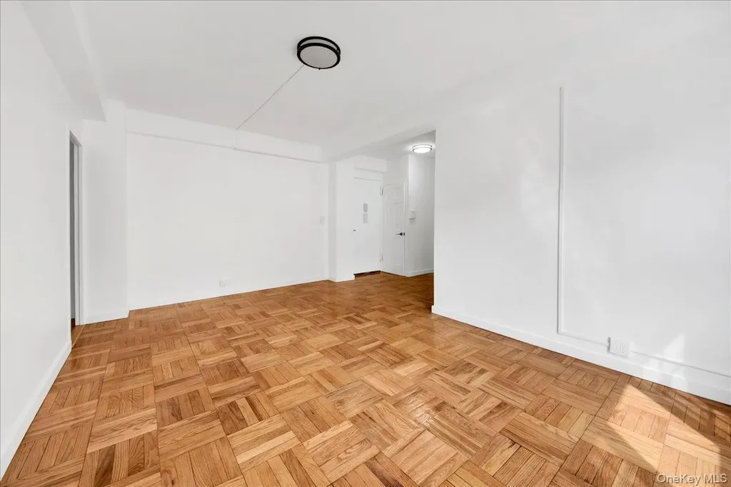 1569 Metropolitan Avenue Bronx NY 10462