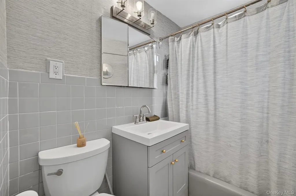 76 Dehaven Drive Yonkers NY 10703