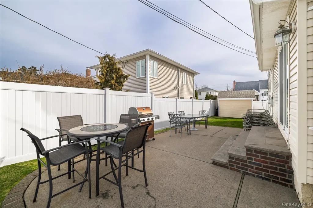 3643 Woodward Avenue Seaford NY 11783