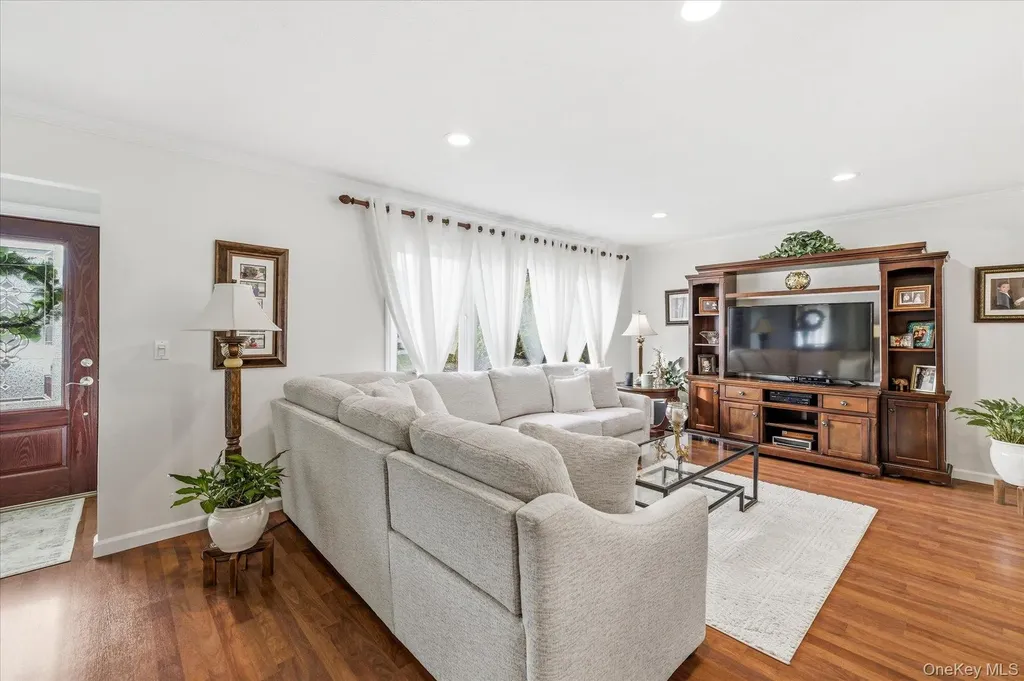 3643 Woodward Avenue Seaford NY 11783