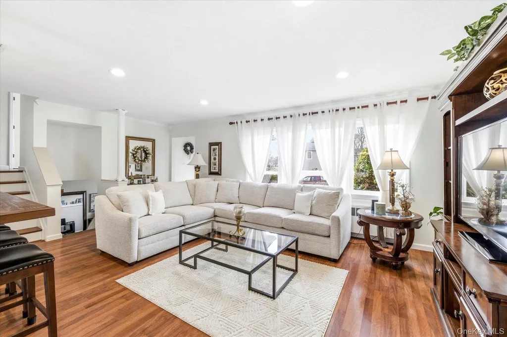 3643 Woodward Avenue Seaford NY 11783