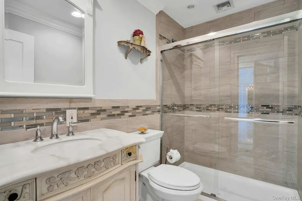10 Beech Road Islip NY 11751