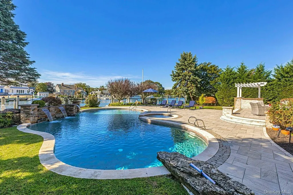 10 Beech Road Islip NY 11751