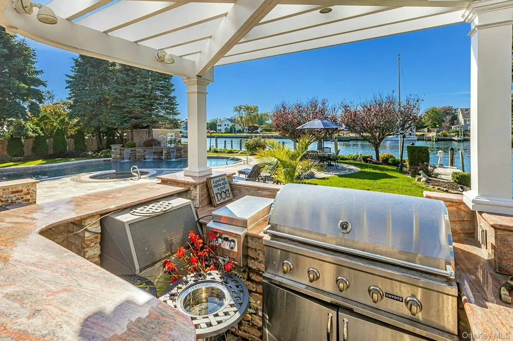 10 Beech Road Islip NY 11751