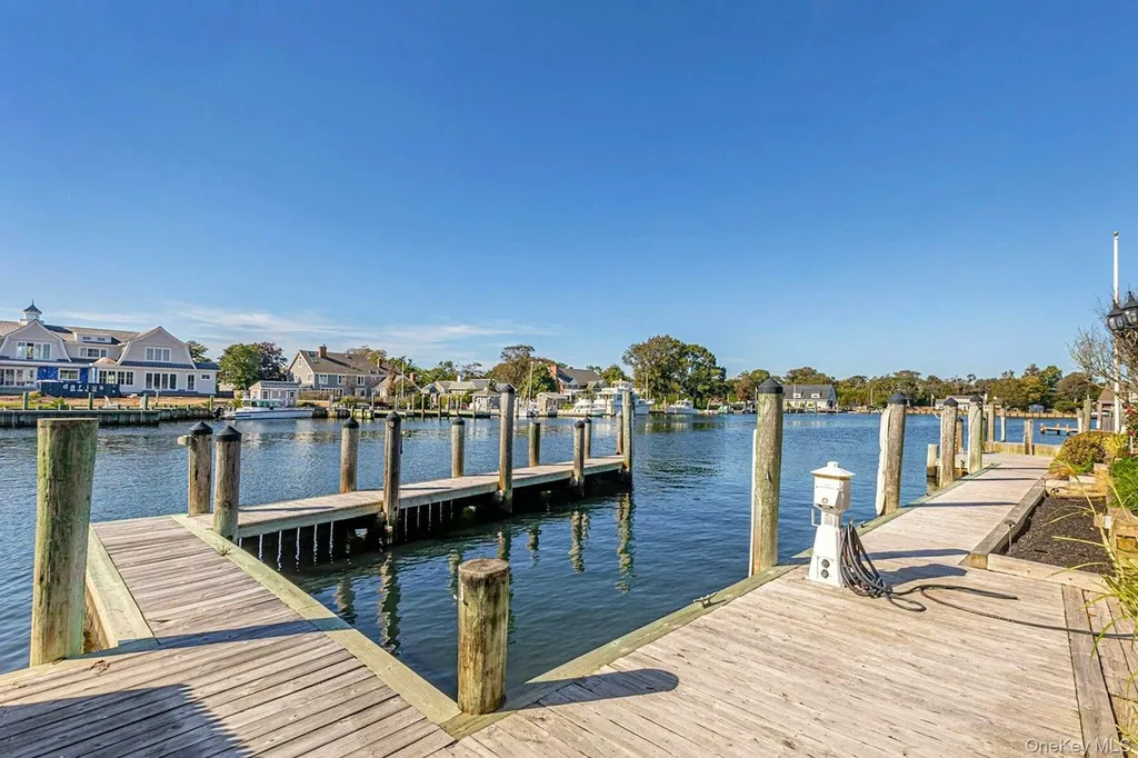 10 Beech Road Islip NY 11751