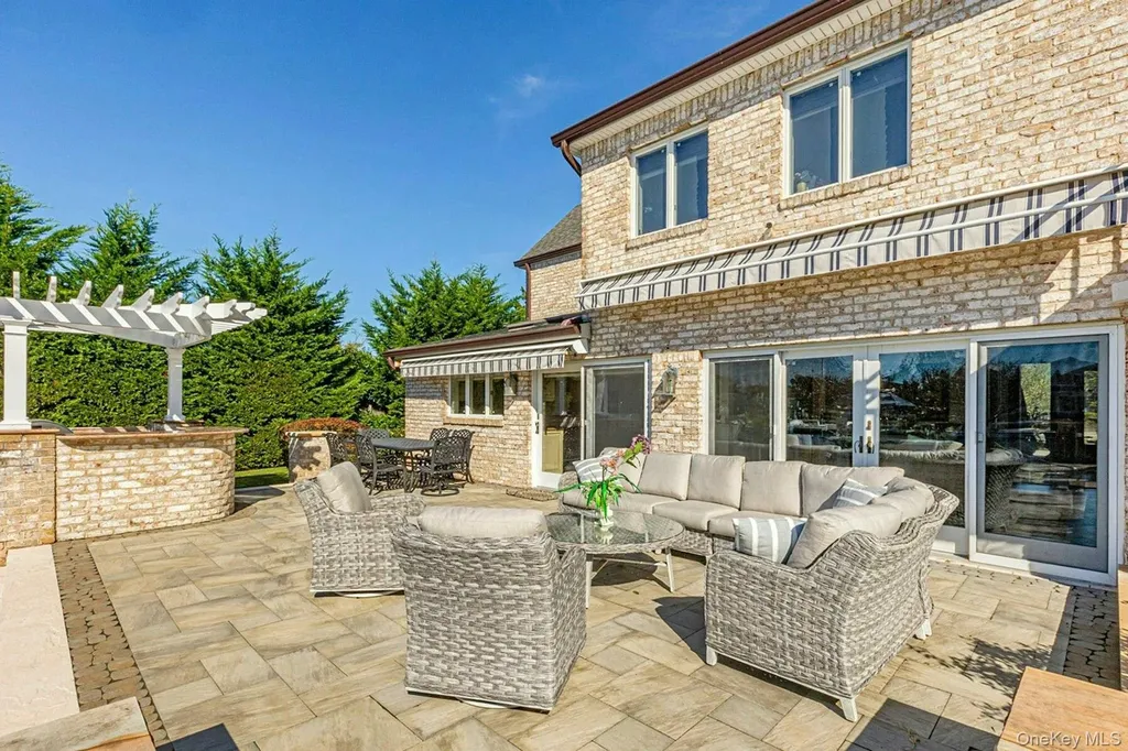 10 Beech Road Islip NY 11751