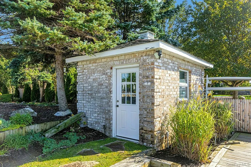10 Beech Road Islip NY 11751