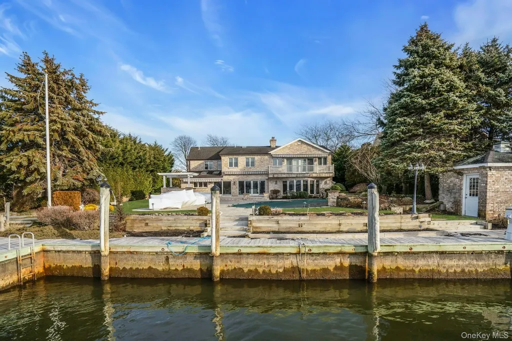 10 Beech Road Islip NY 11751