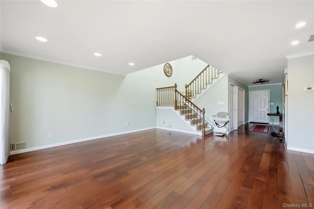 282 Helm Lane Bay Shore NY 11706