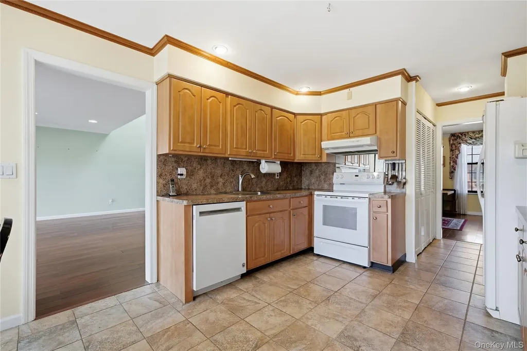 282 Helm Lane Bay Shore NY 11706
