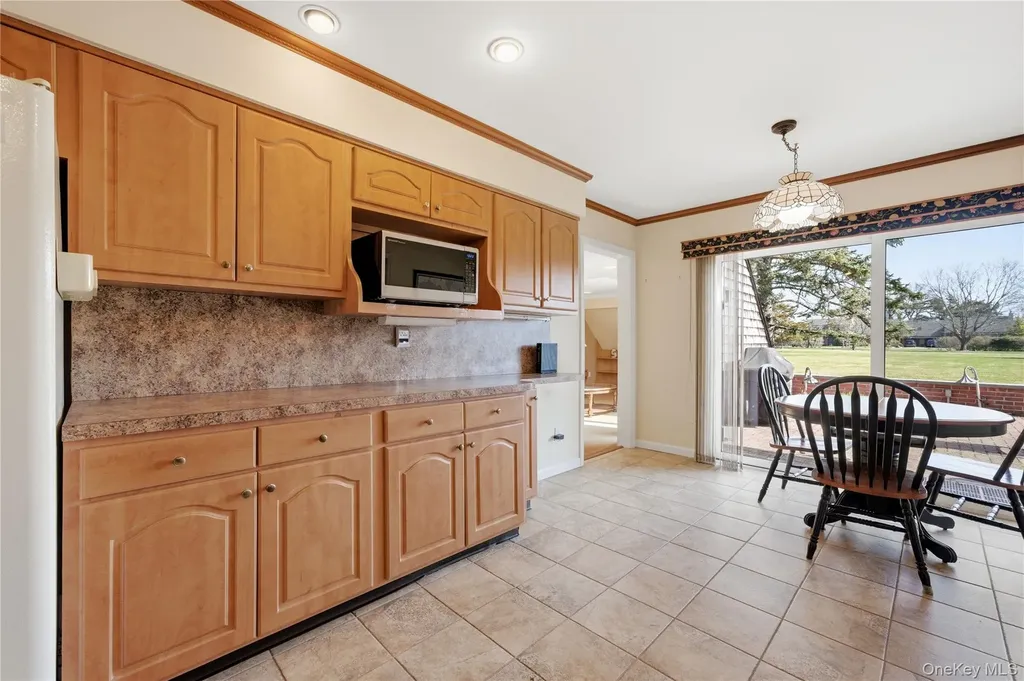282 Helm Lane Bay Shore NY 11706
