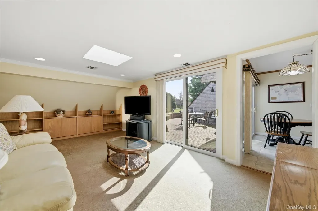 282 Helm Lane Bay Shore NY 11706