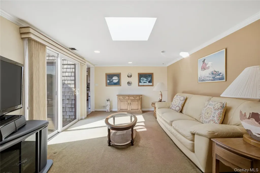 282 Helm Lane Bay Shore NY 11706