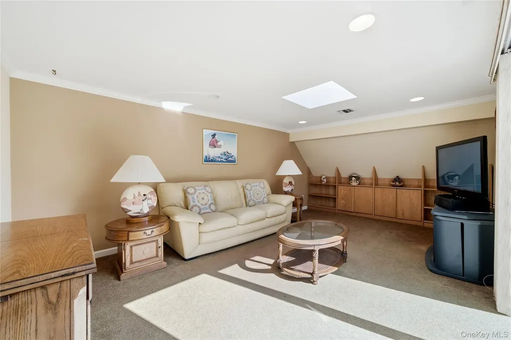 282 Helm Lane Bay Shore NY 11706