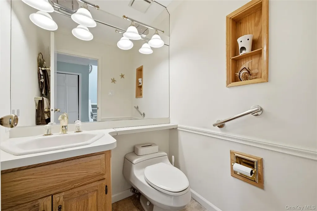 282 Helm Lane Bay Shore NY 11706