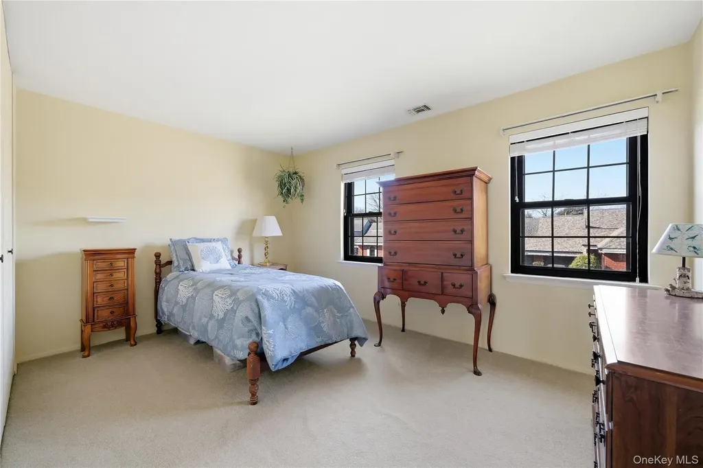 282 Helm Lane Bay Shore NY 11706