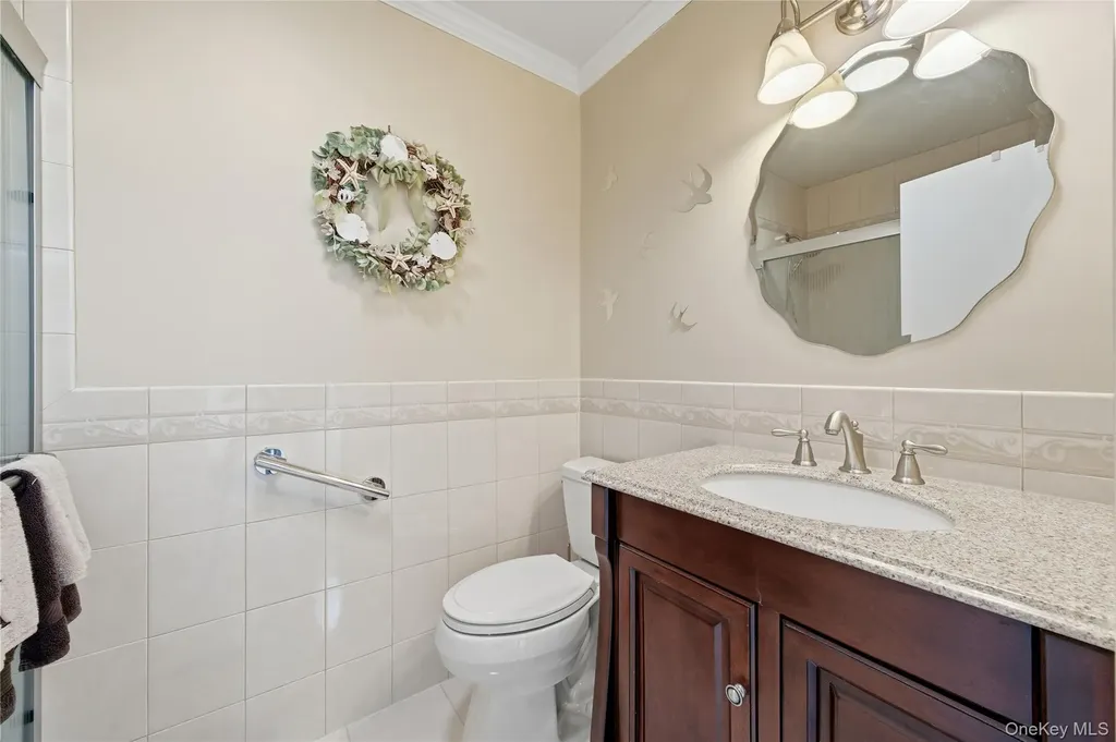 282 Helm Lane Bay Shore NY 11706