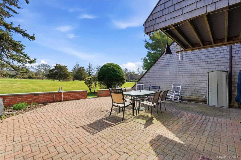 282 Helm Lane Bay Shore NY 11706