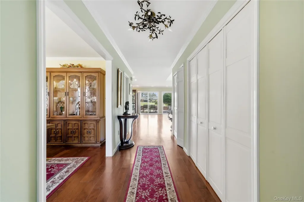 282 Helm Lane Bay Shore NY 11706