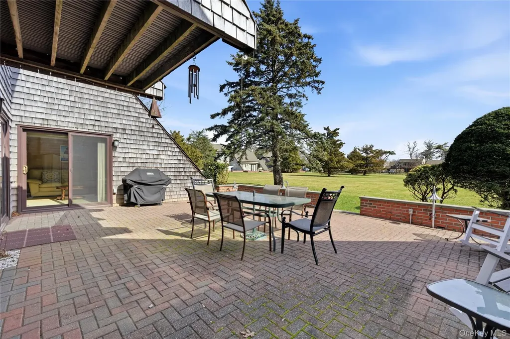 282 Helm Lane Bay Shore NY 11706