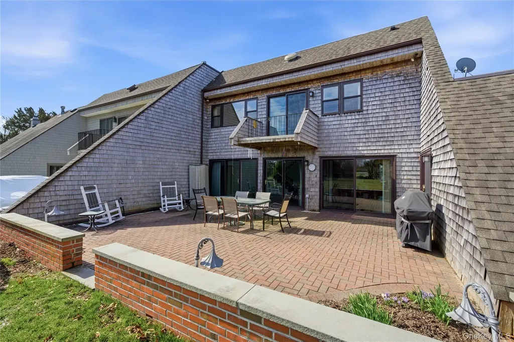 282 Helm Lane Bay Shore NY 11706