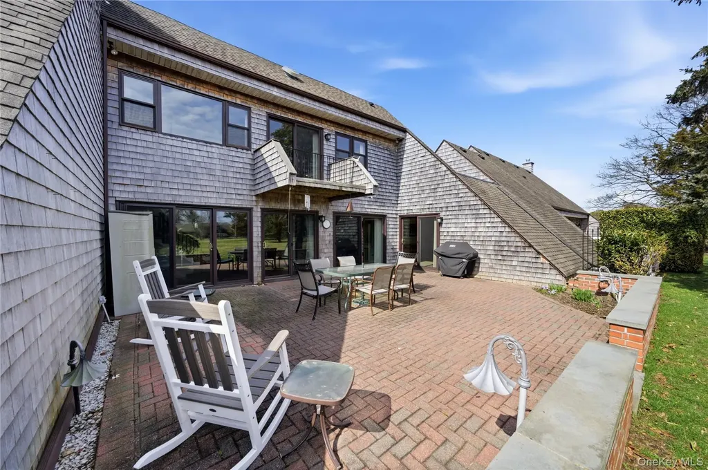 282 Helm Lane Bay Shore NY 11706
