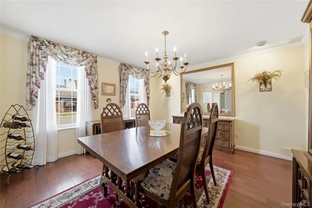 282 Helm Lane Bay Shore NY 11706