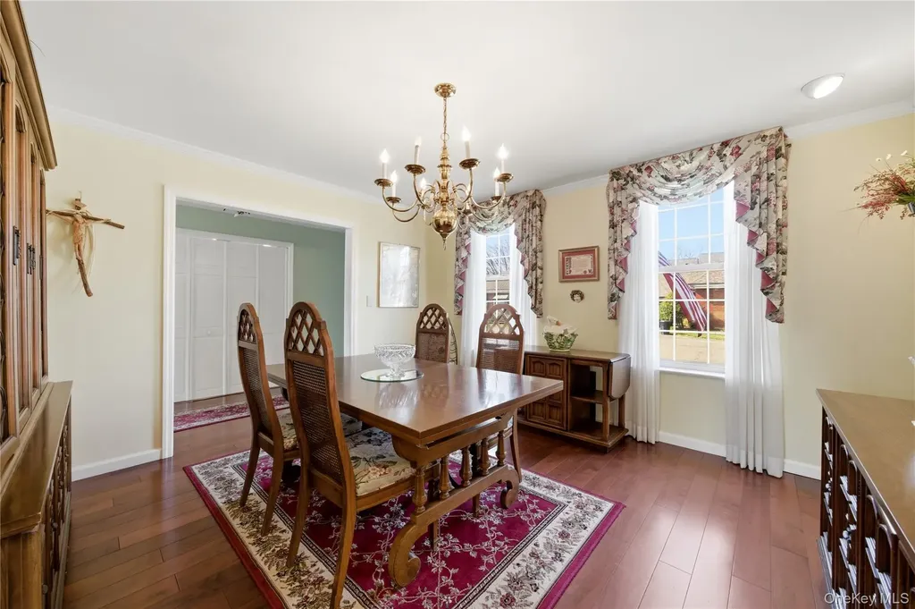 282 Helm Lane Bay Shore NY 11706
