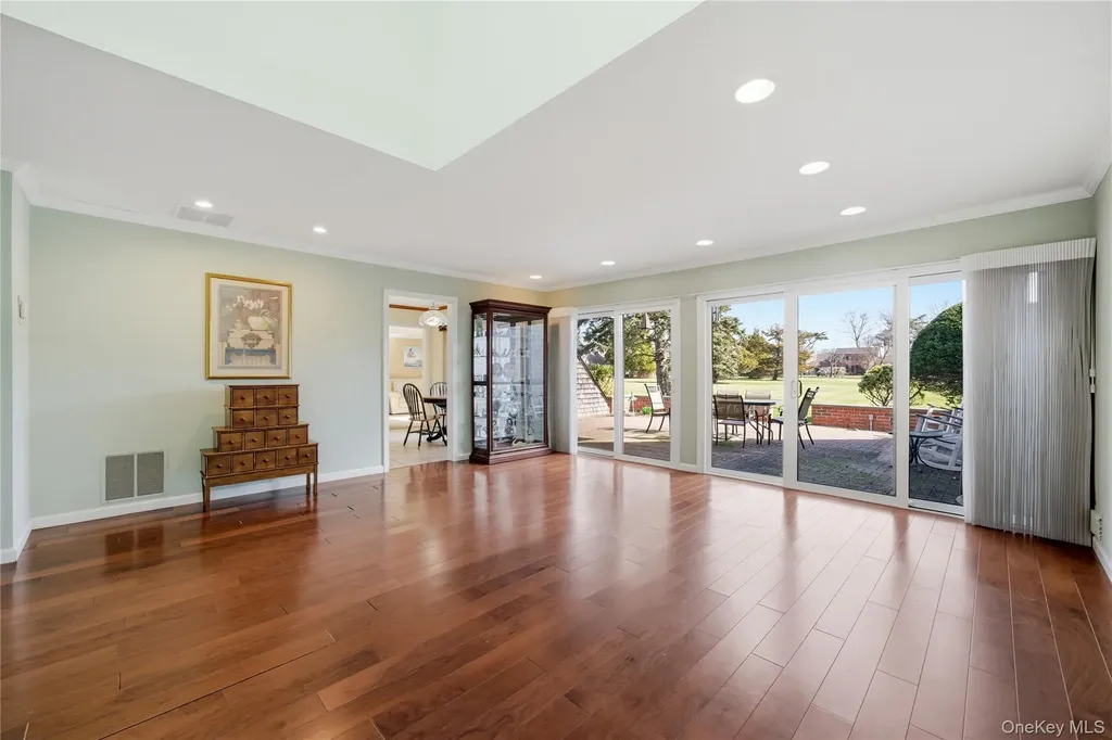 282 Helm Lane Bay Shore NY 11706