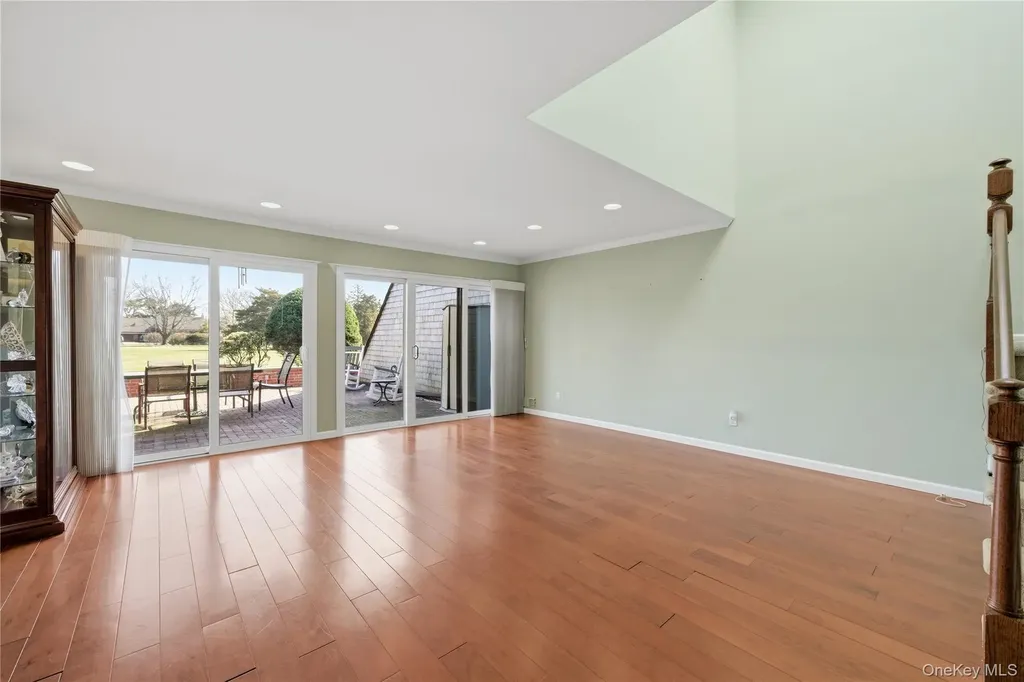 282 Helm Lane Bay Shore NY 11706