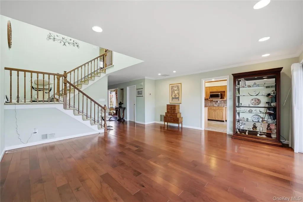 282 Helm Lane Bay Shore NY 11706