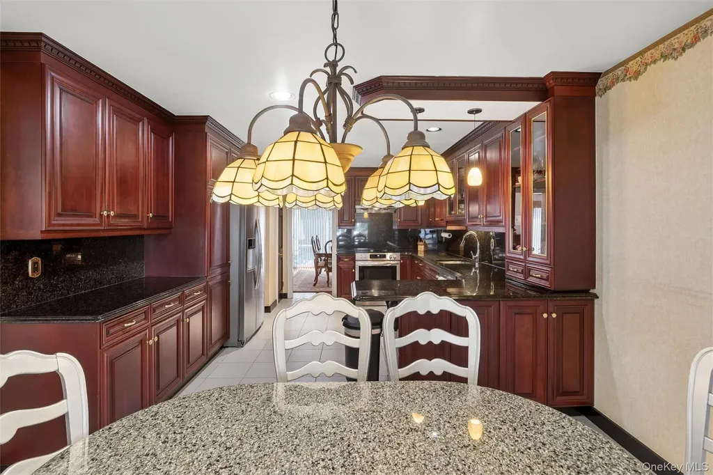 25 Fairway Circle S Manhasset NY 11030