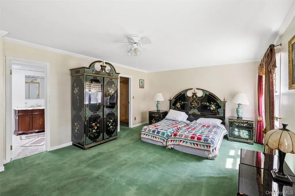25 Fairway Circle S Manhasset NY 11030