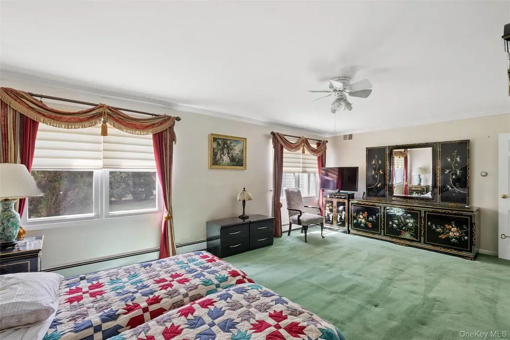 25 Fairway Circle S Manhasset NY 11030