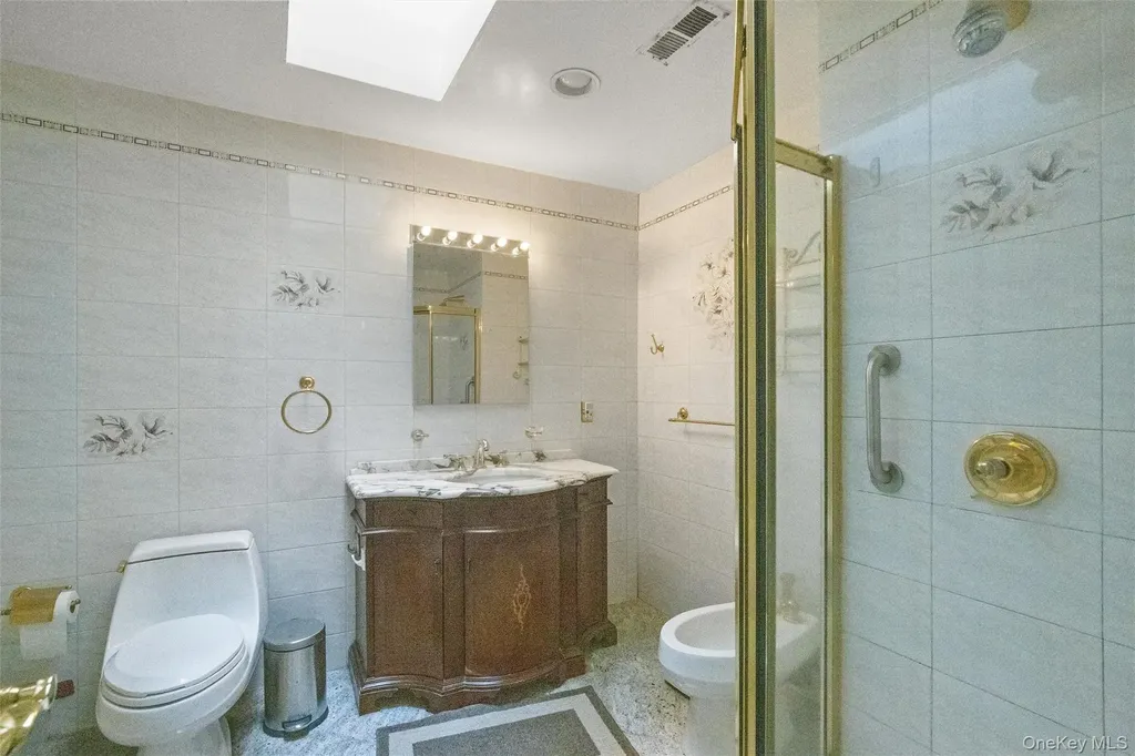 25 Fairway Circle S Manhasset NY 11030