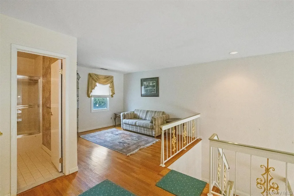 25 Fairway Circle S Manhasset NY 11030