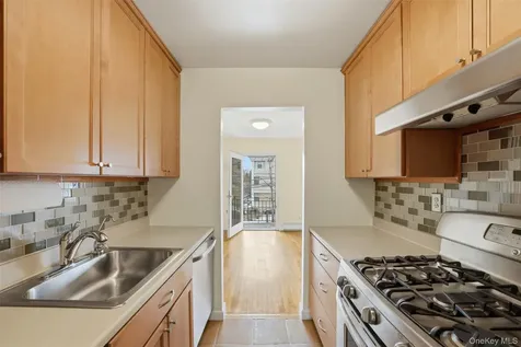 667 Pelham Road New Rochelle NY 10805