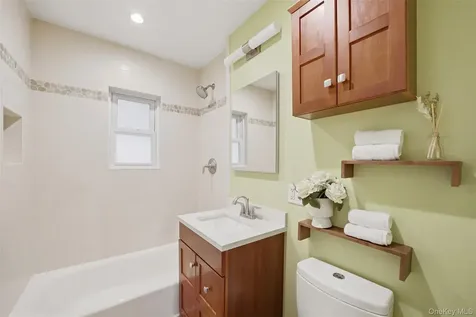 667 Pelham Road New Rochelle NY 10805