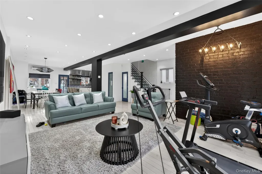 2033 Hering Avenue Bronx NY 10461