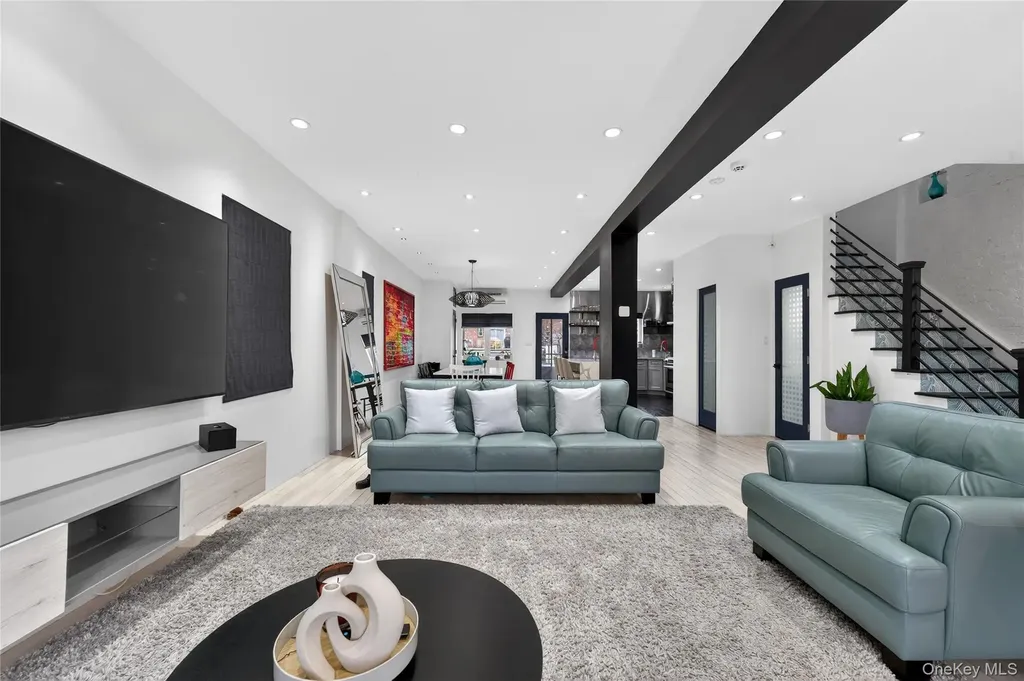 2033 Hering Avenue Bronx NY 10461