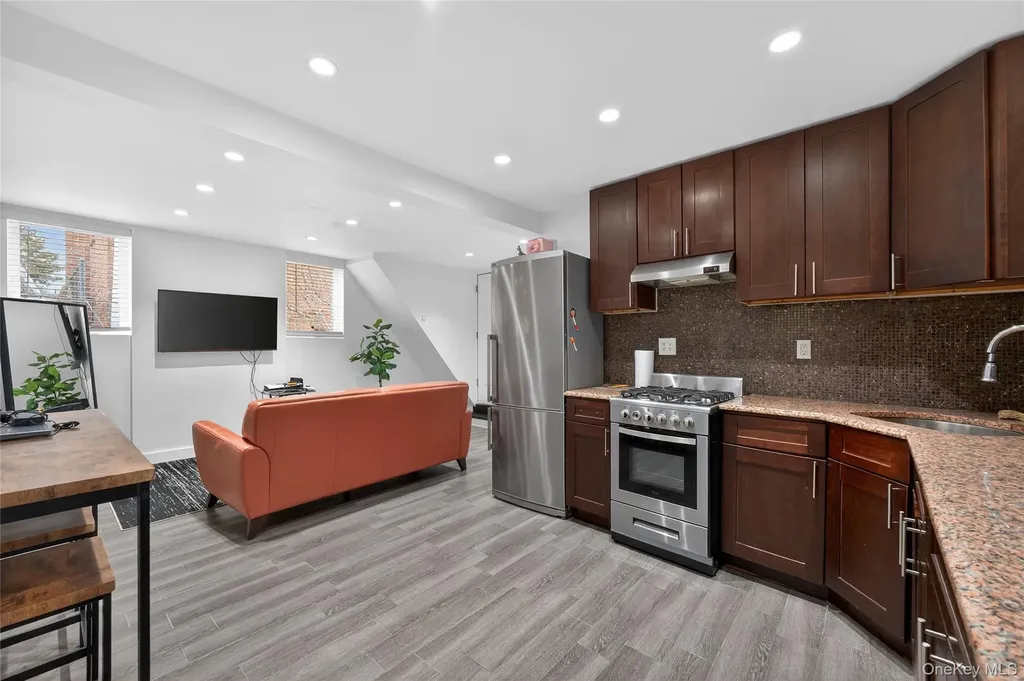 2033 Hering Avenue Bronx NY 10461