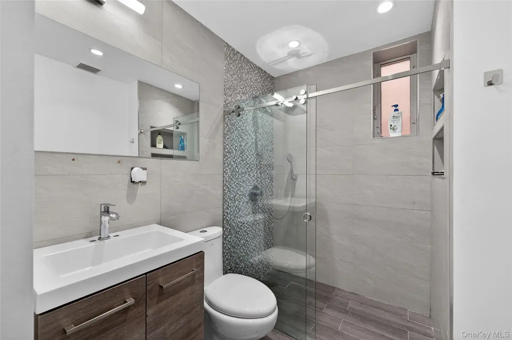 2033 Hering Avenue Bronx NY 10461