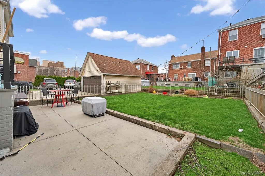 2033 Hering Avenue Bronx NY 10461