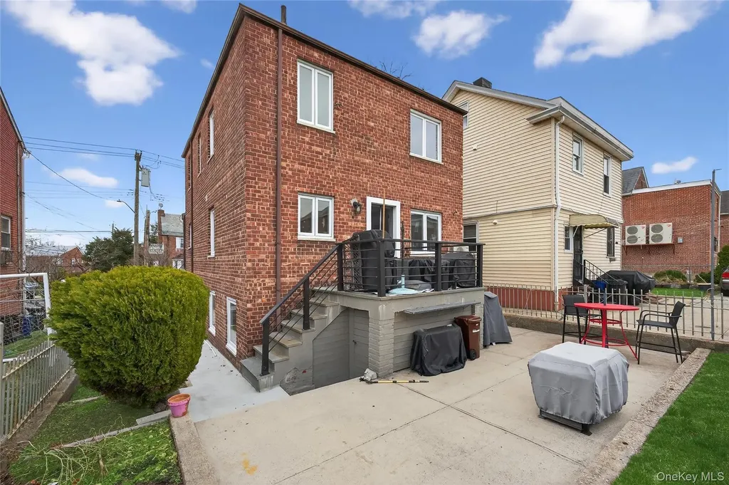 2033 Hering Avenue Bronx NY 10461