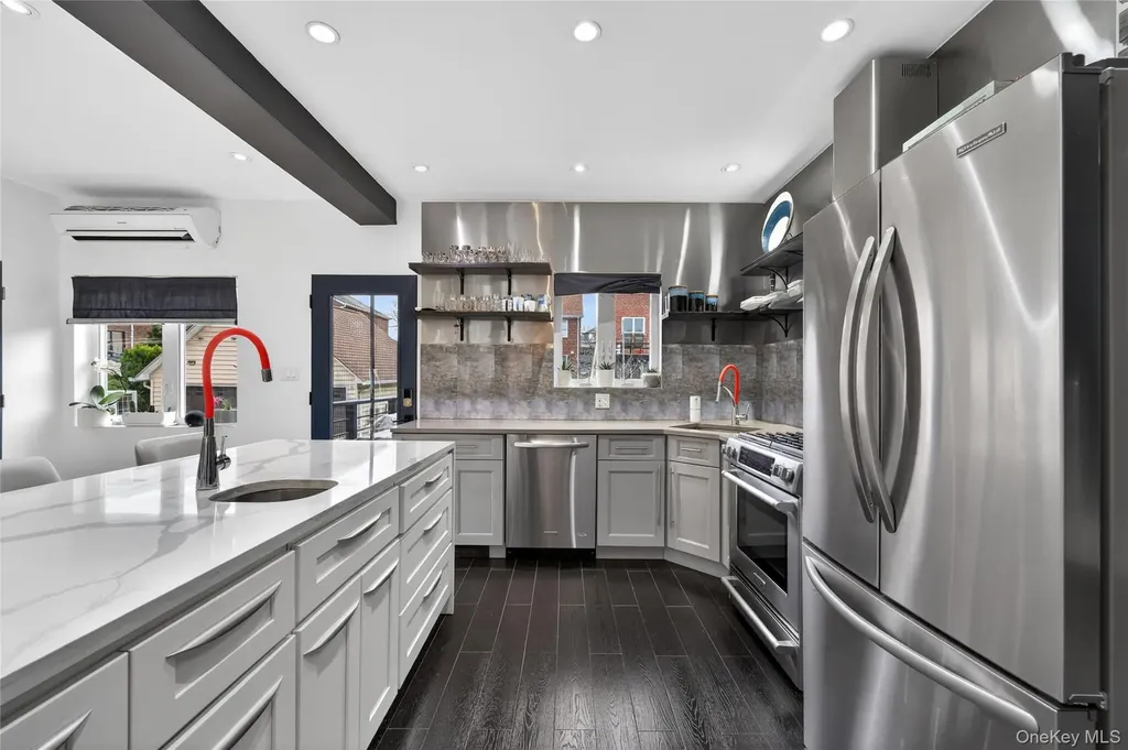 2033 Hering Avenue Bronx NY 10461