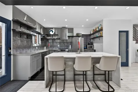 2033 Hering Avenue Bronx NY 10461